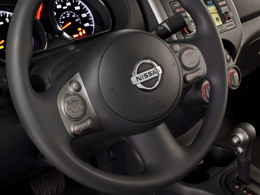  Nissan Versa 2011 года  (фото 3 из 11)